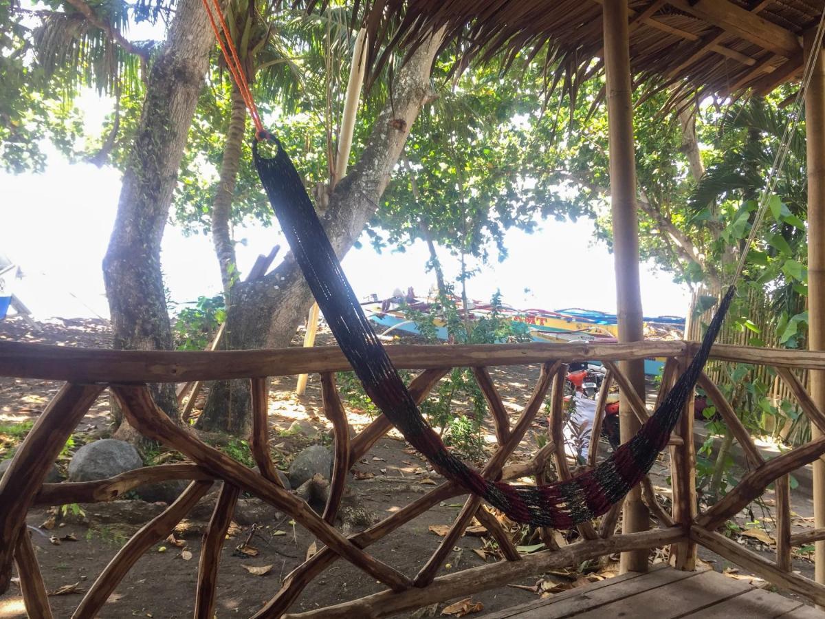 Beach House Resort And Dive Center Mambajao Exterior foto